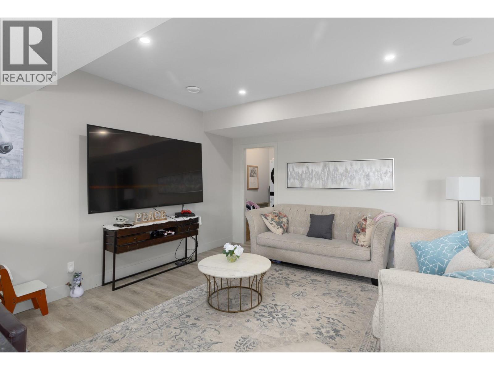 567 Acadia Street - 32