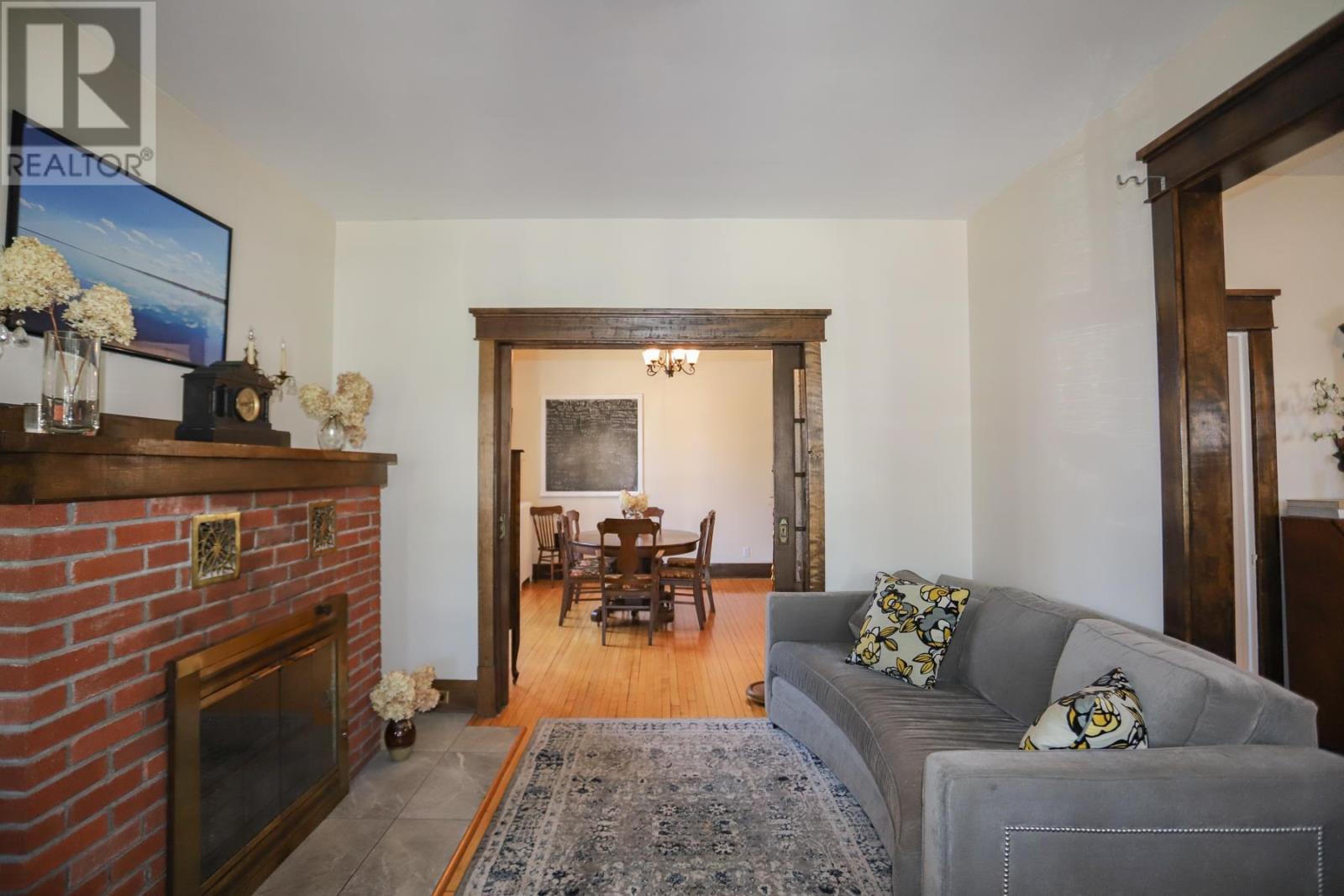 144 Leo AVE - 10