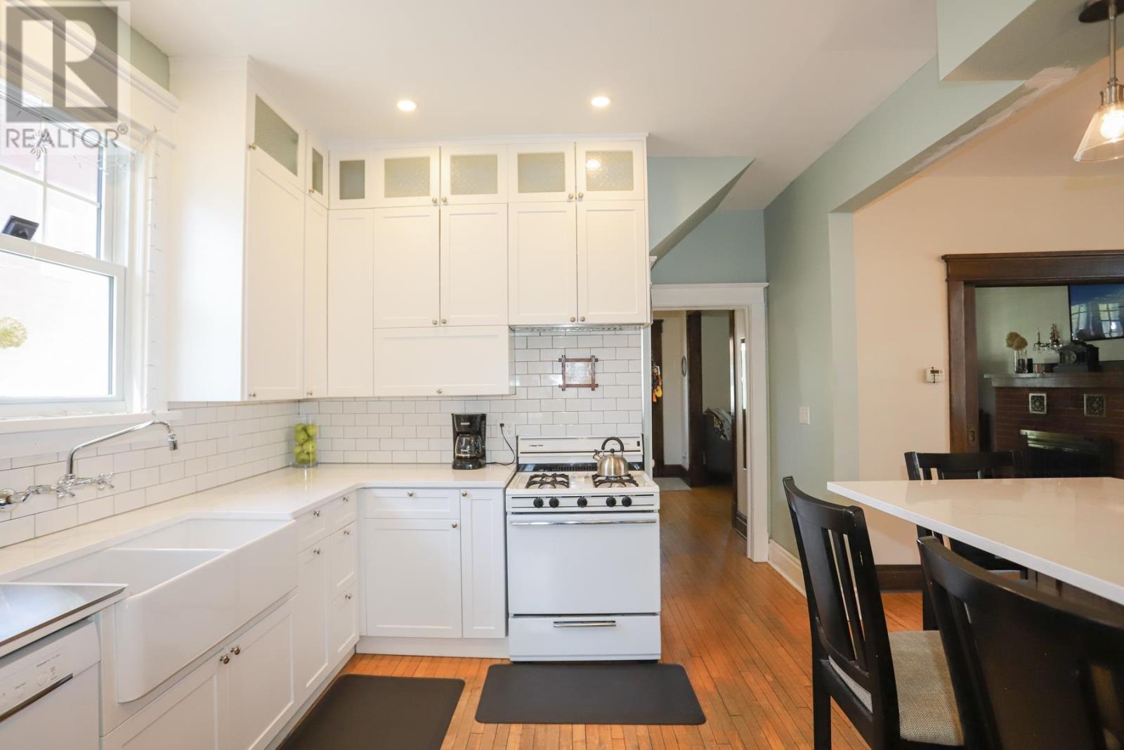 144 Leo AVE - 18