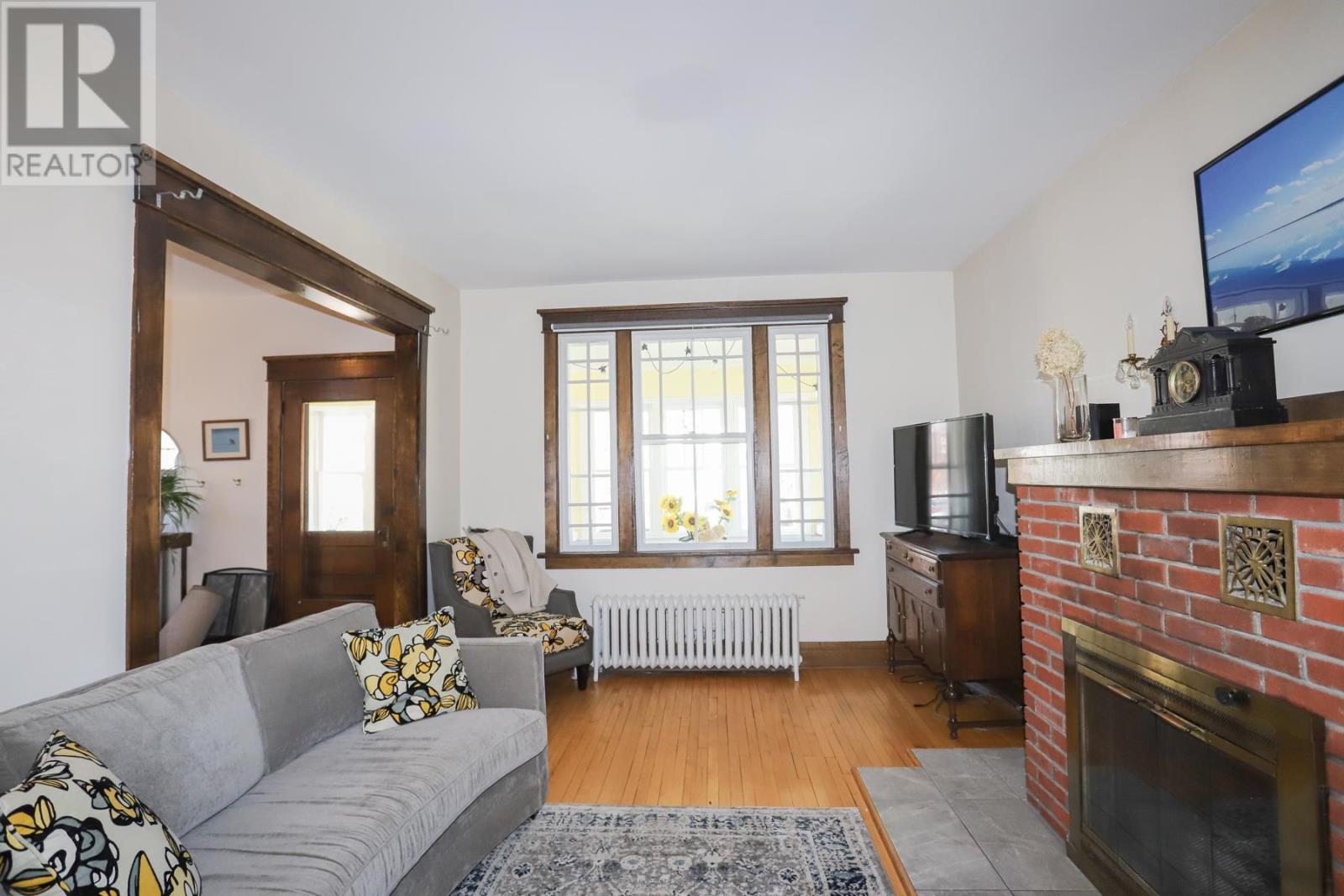 144 Leo AVE - 12