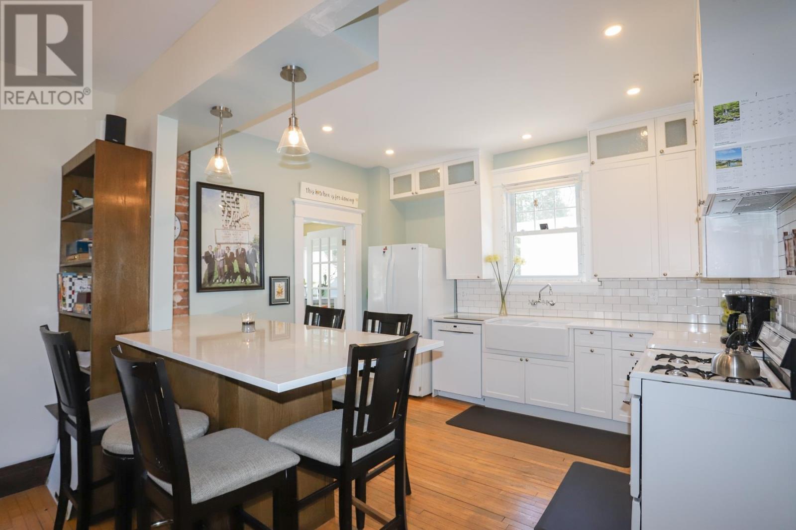 144 Leo AVE - 16
