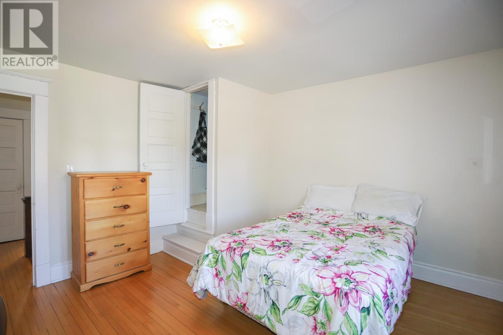 144 Leo AVE - 27