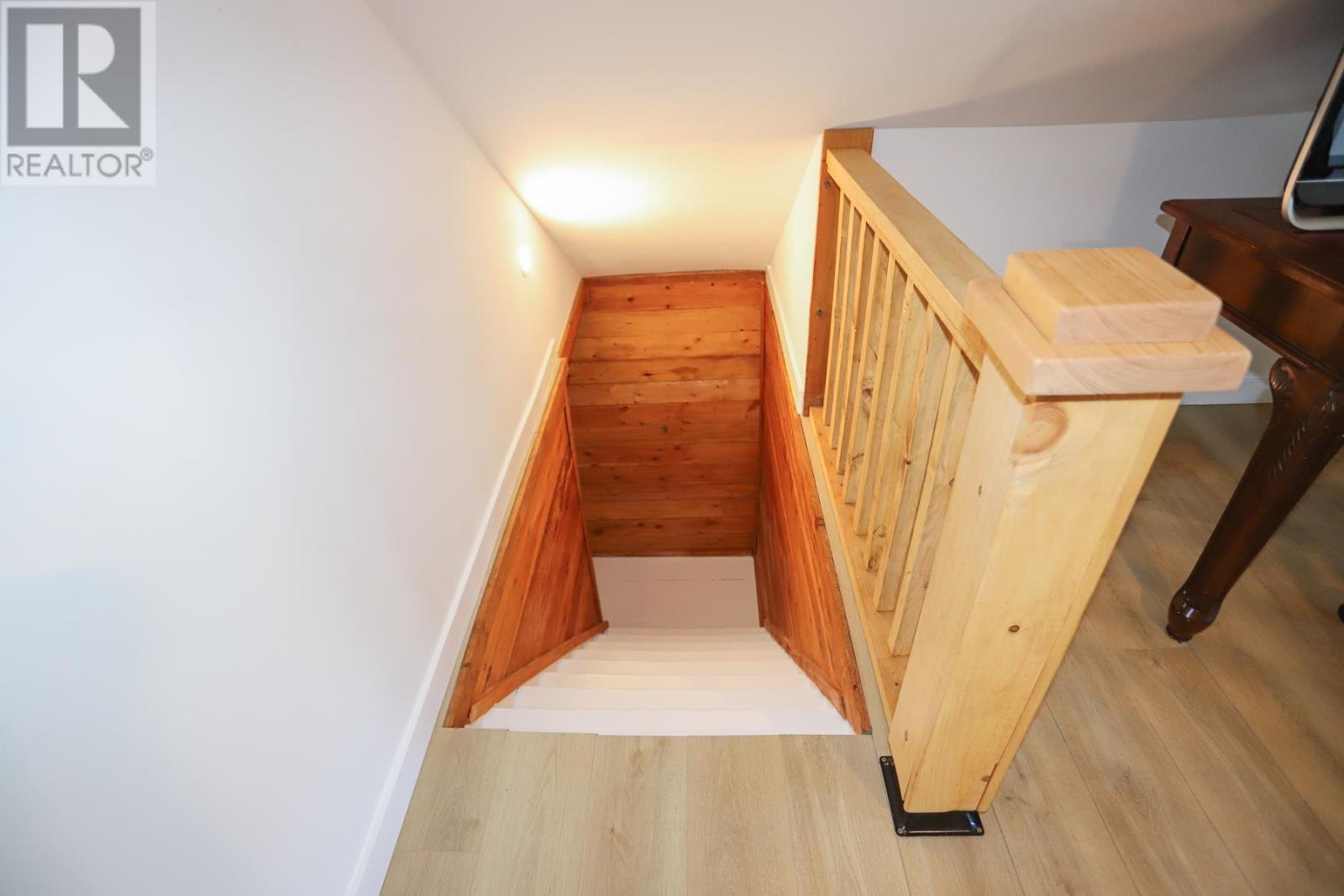 144 Leo AVE - 33