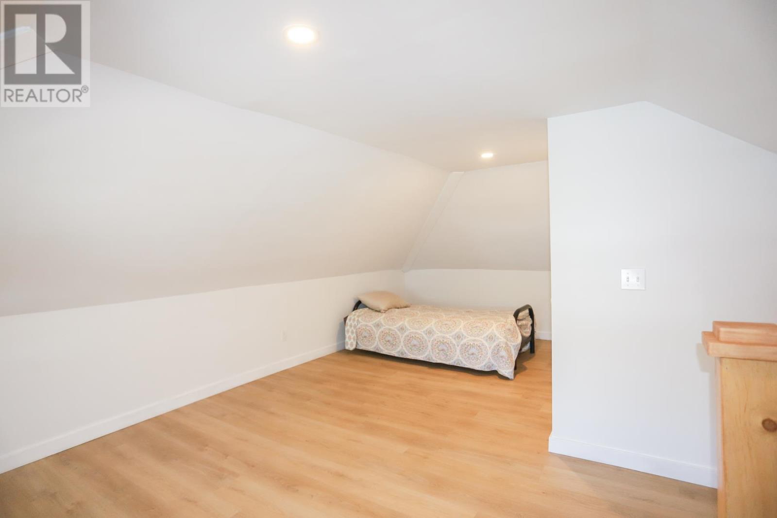 144 Leo AVE - 37