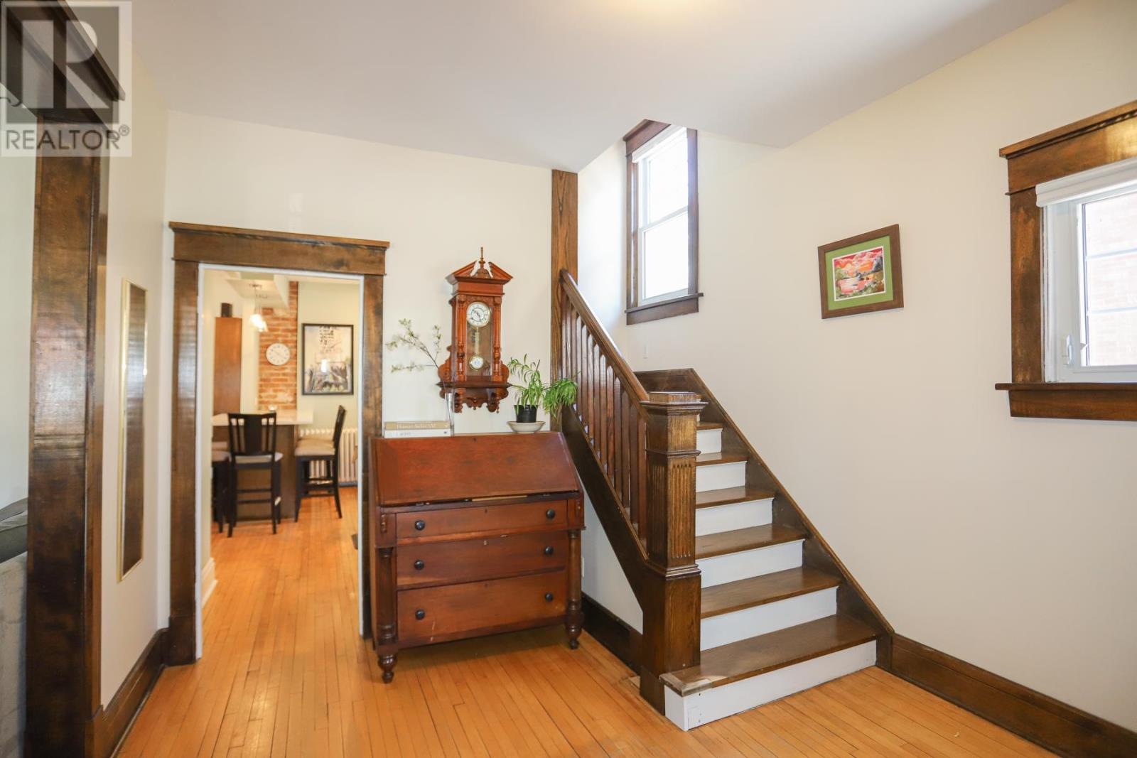 144 Leo AVE - 6