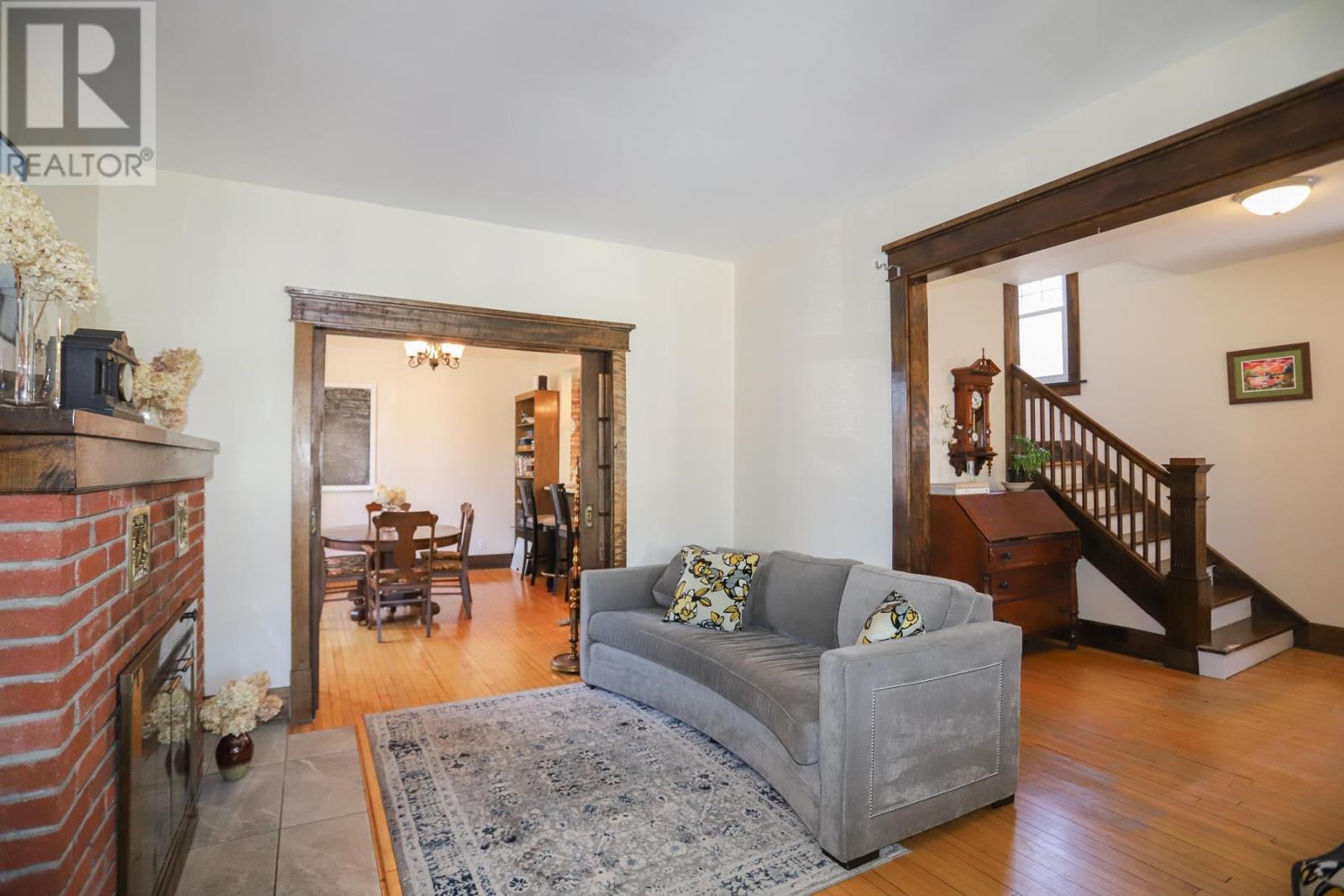 144 Leo AVE - 9