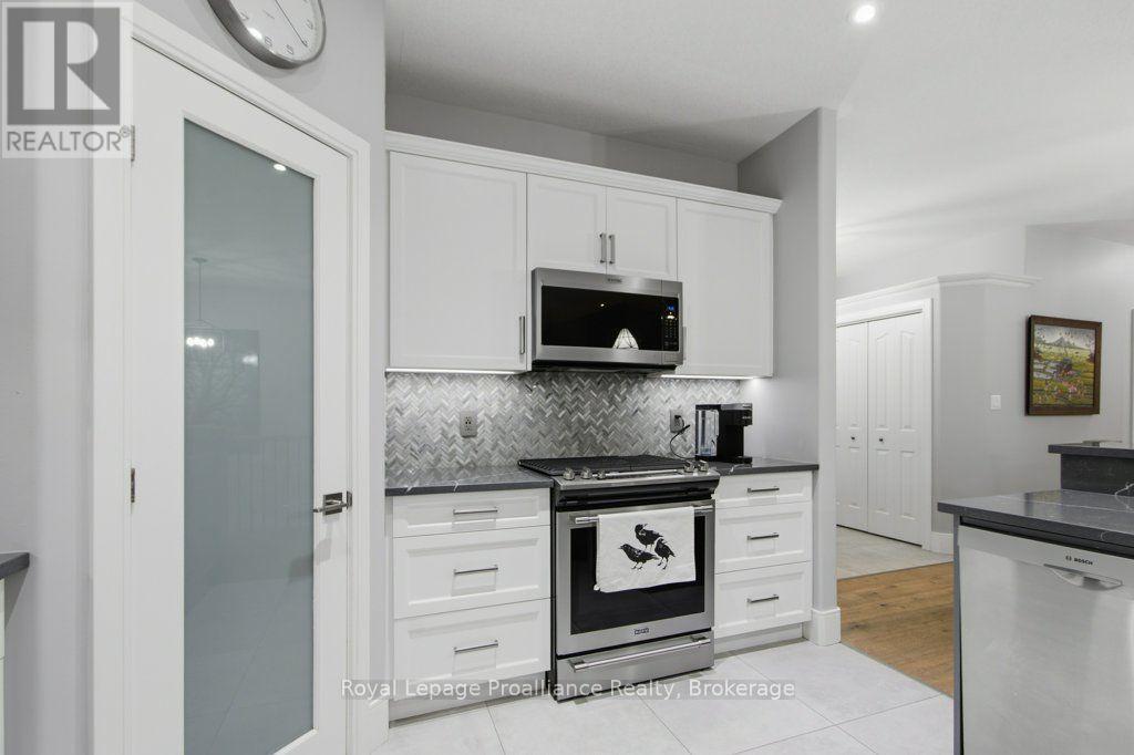 52 OAK RIDGE DRIVE - 10