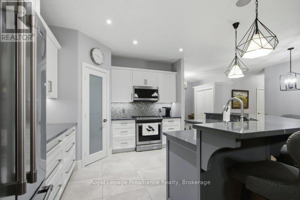 52 OAK RIDGE DRIVE - 9