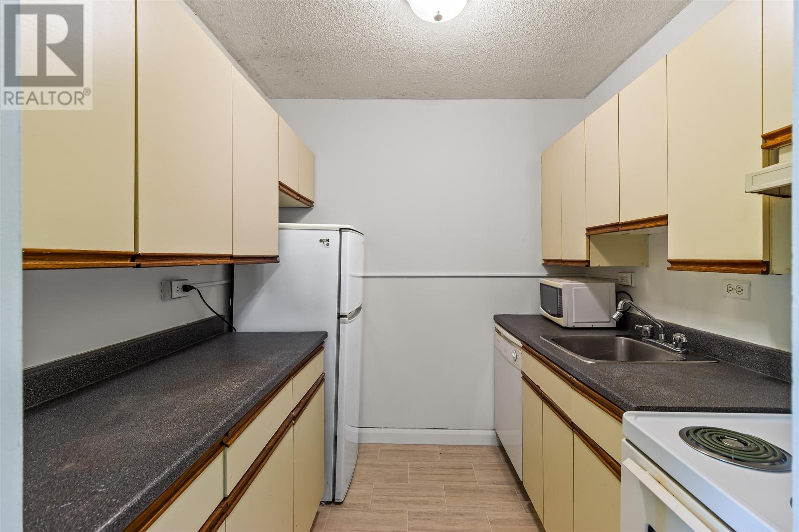 #2 153 Forest Road - Image 12