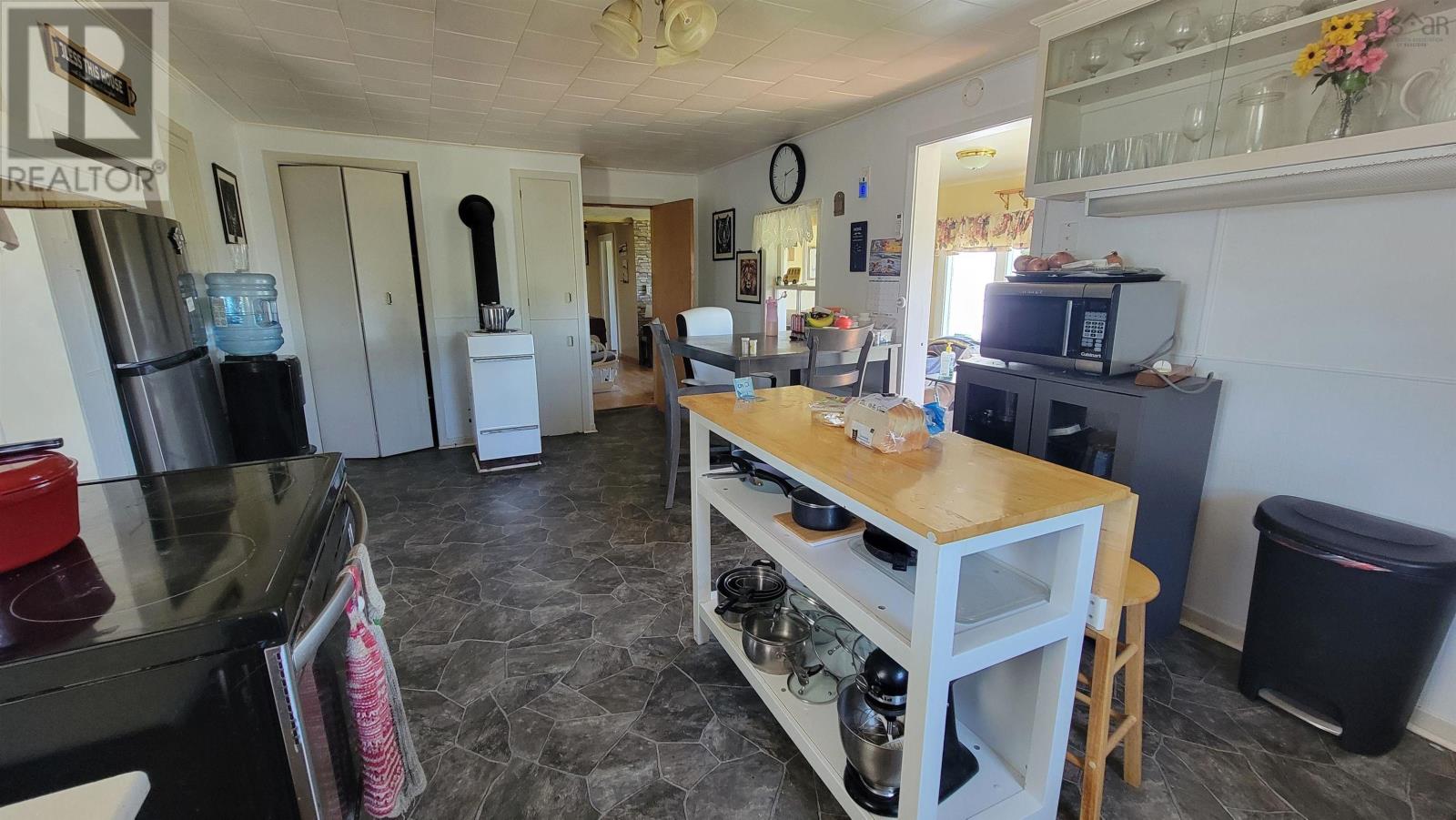 486 335 Highway - 28