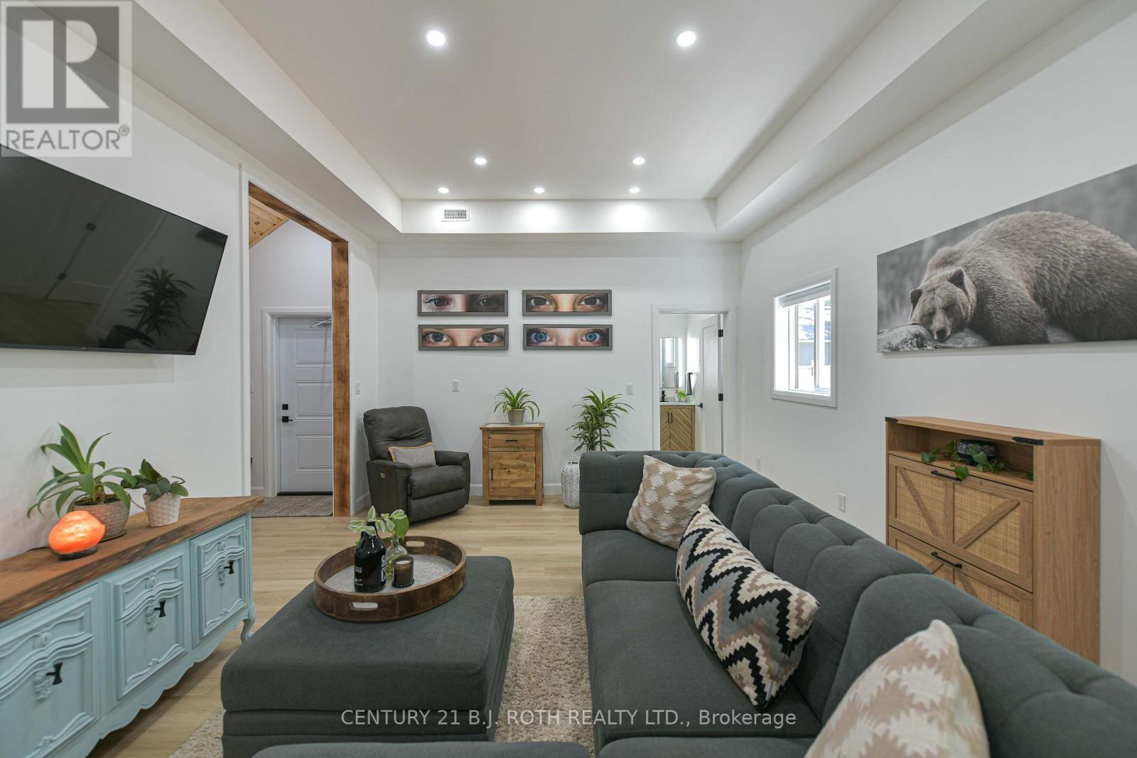 3332 QUETTON STREET - 37