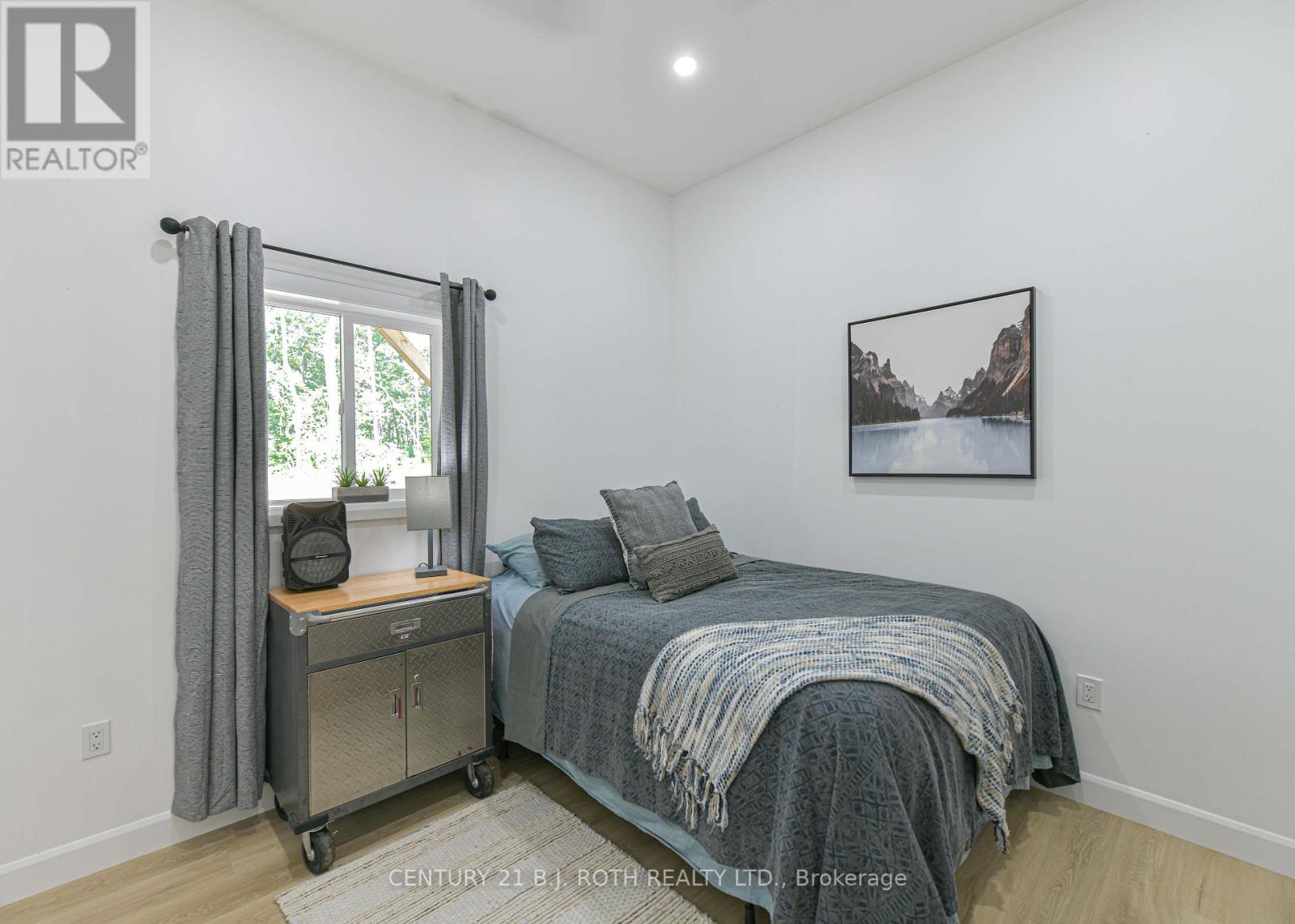 3332 QUETTON STREET - 40