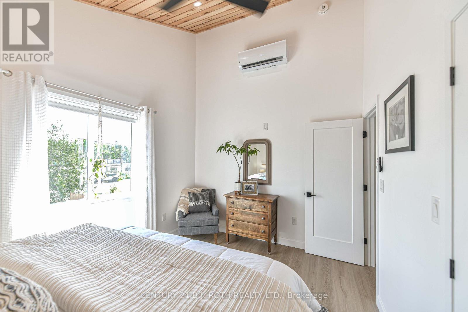 3332 QUETTON STREET - 33