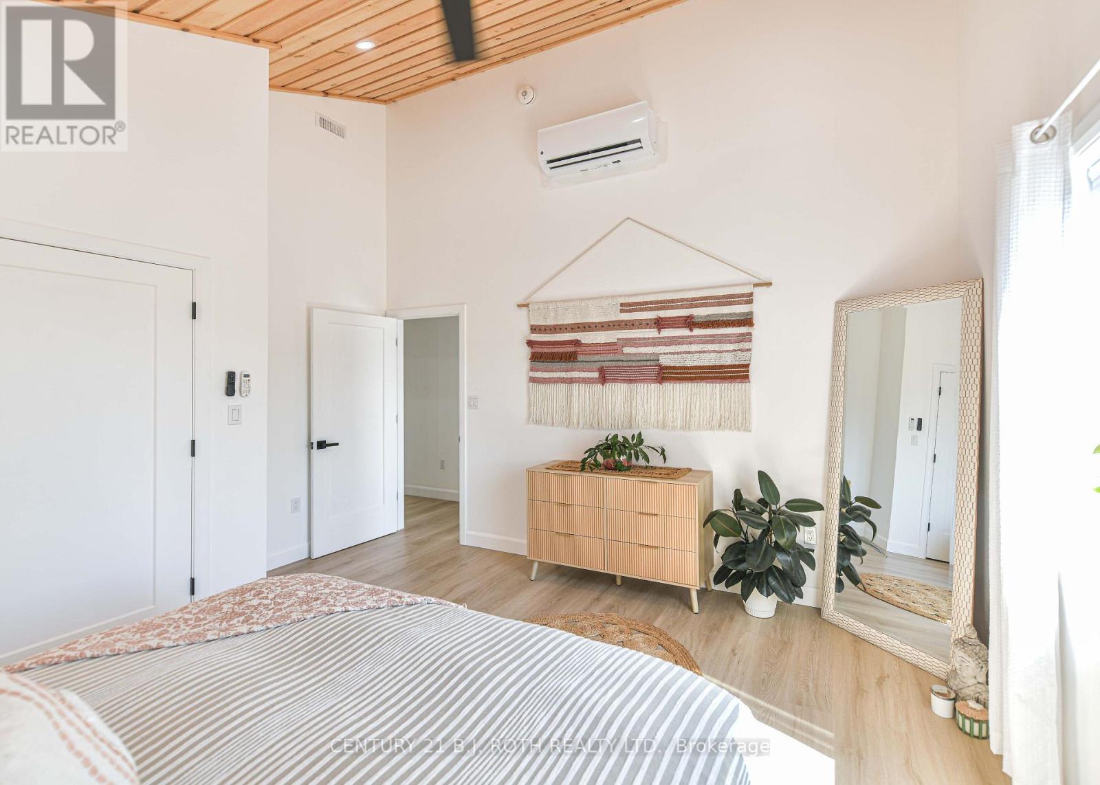 3332 QUETTON STREET - 31