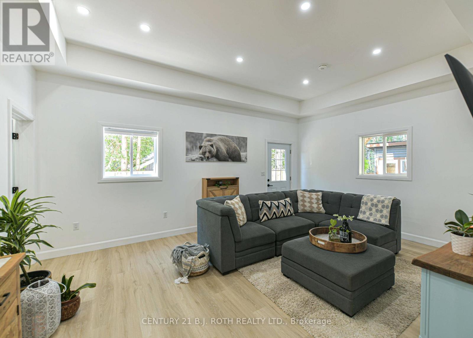 3332 QUETTON STREET - 38