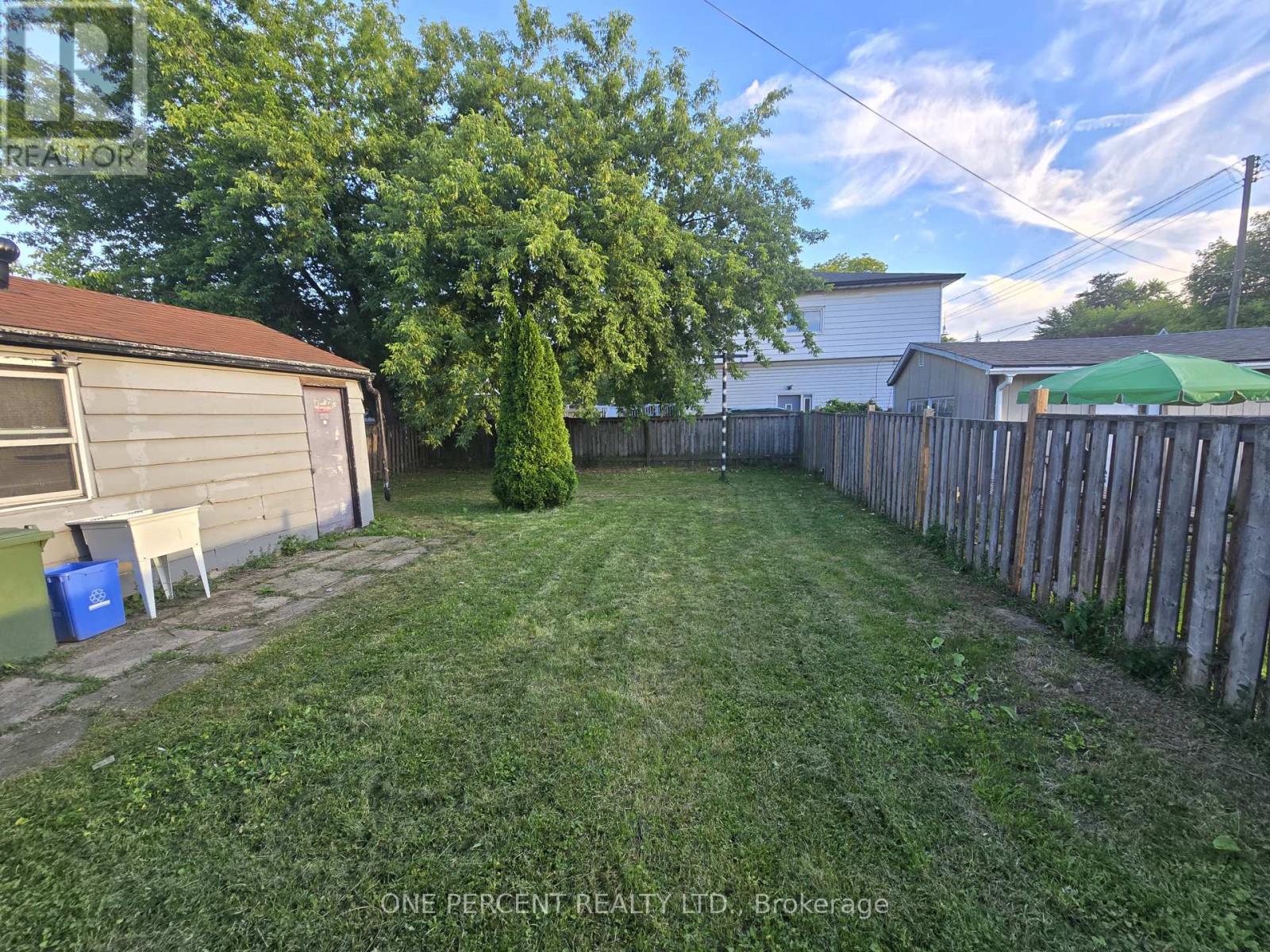 536 QUEENSDALE AVENUE E - Image 4