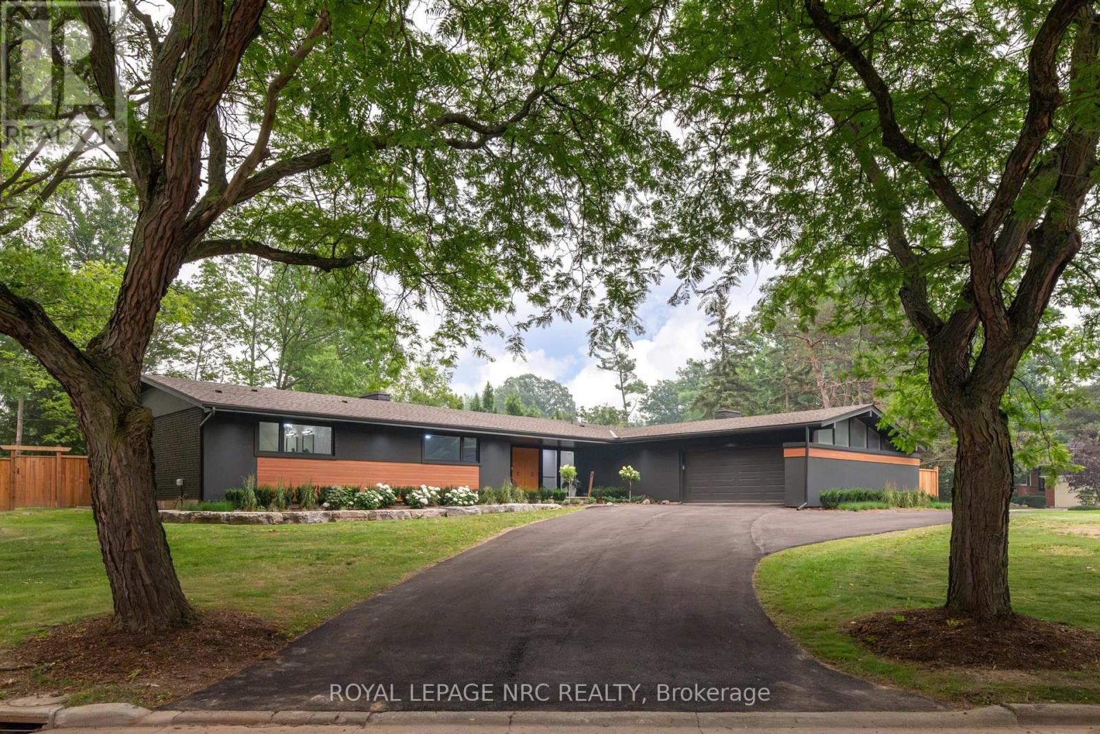 7 WOODINGTON CRESCENT - 1