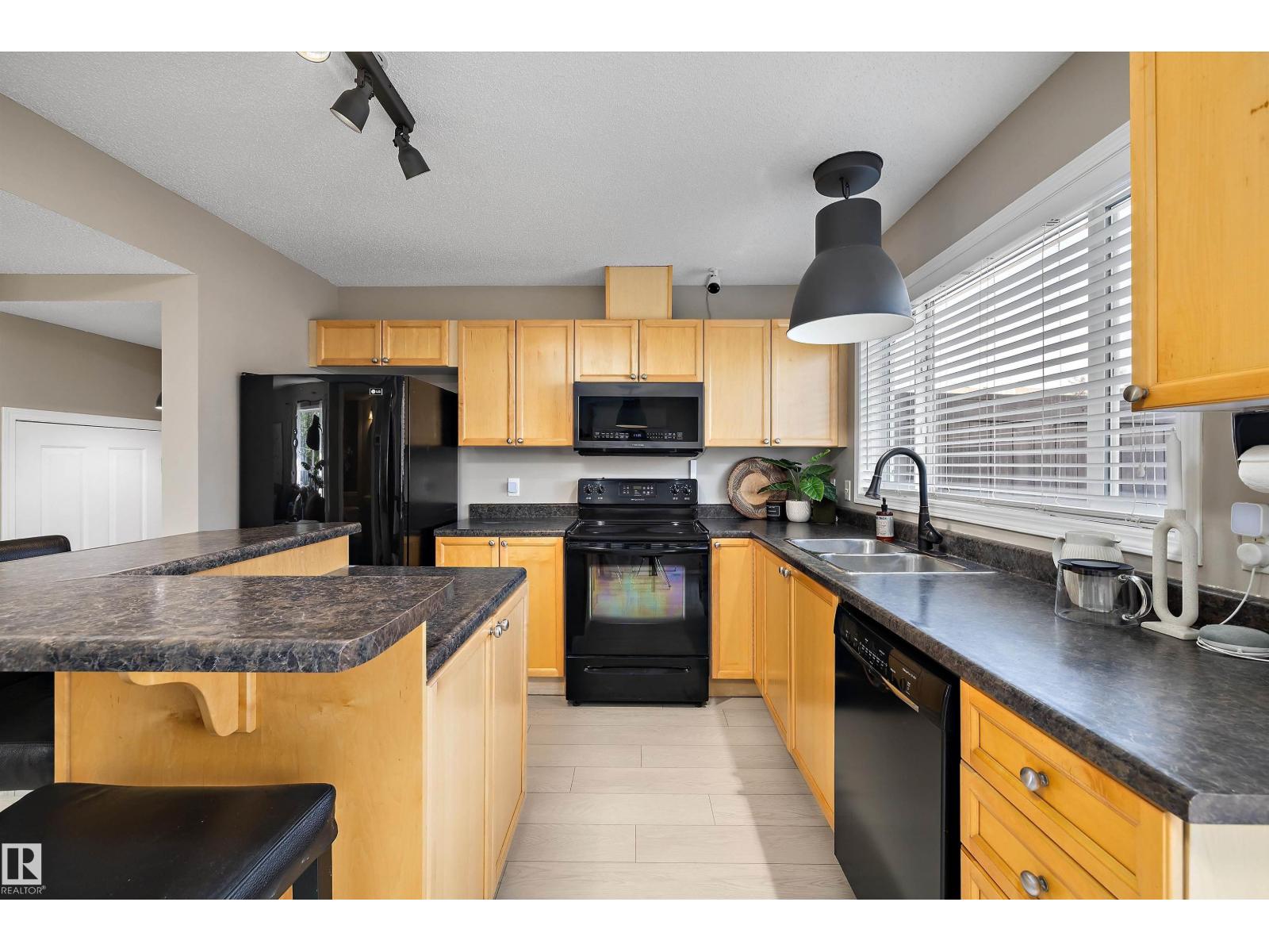 7214 19A AV SW - 13