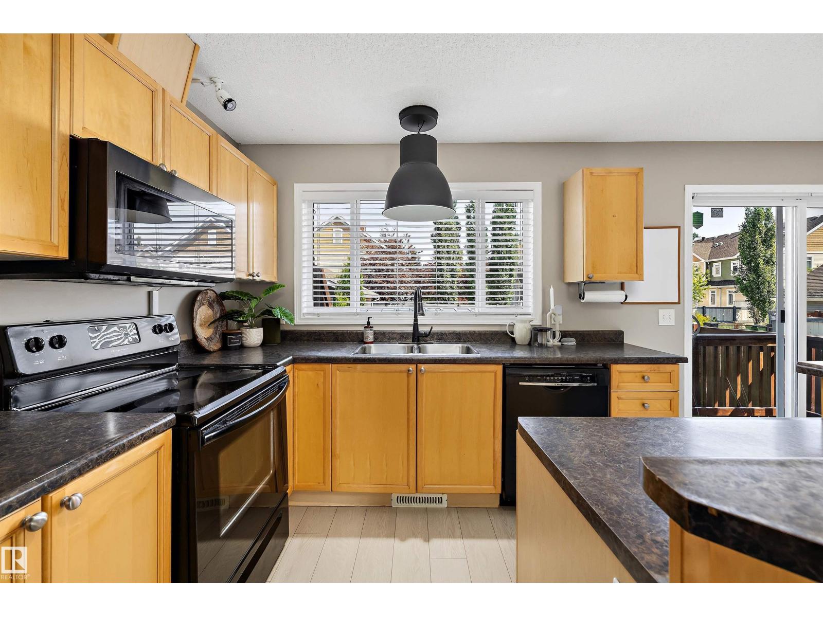 7214 19A AV SW - 14