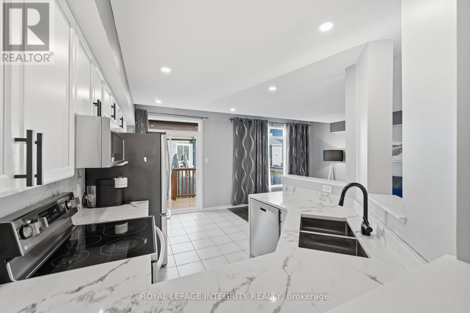 Condos for Sale in Ottawa – 300 ROLLING MEADOW CRESCENT, Ottawa – By Peter Sagos - Image 17