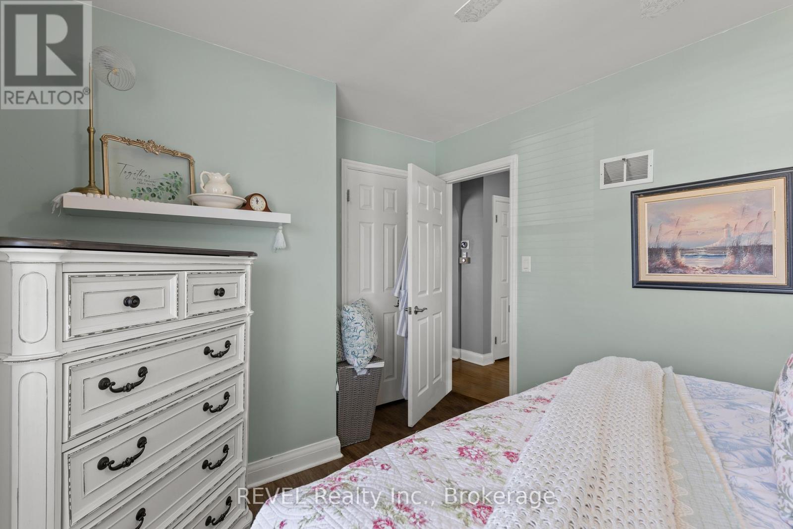 41 ROSE AVENUE - 14