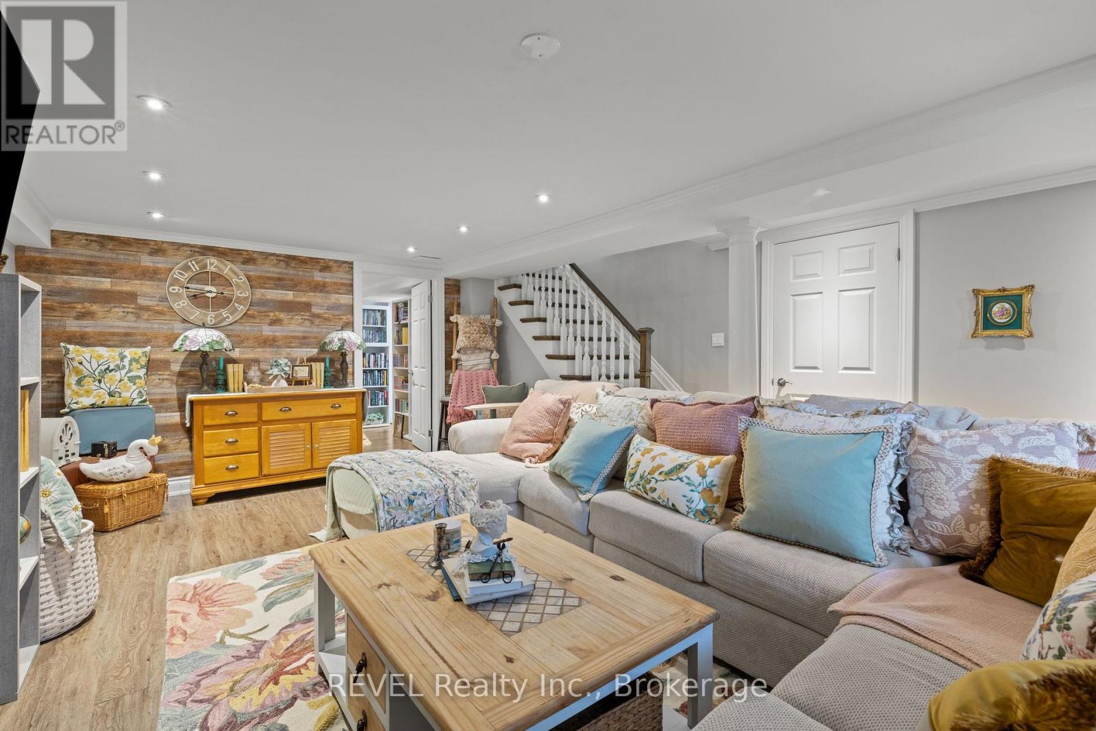 41 ROSE AVENUE - 17