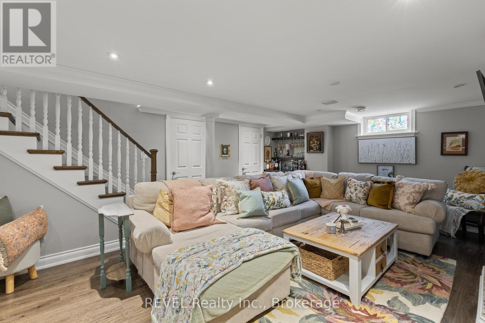 41 ROSE AVENUE - 18