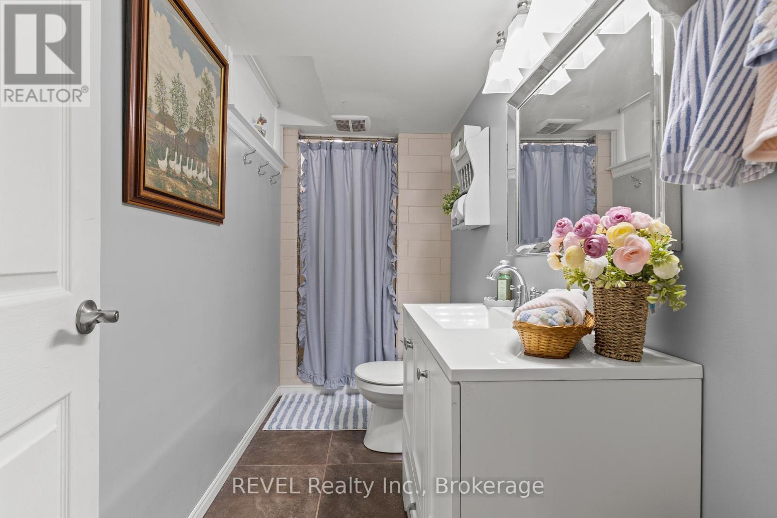 41 ROSE AVENUE - 21