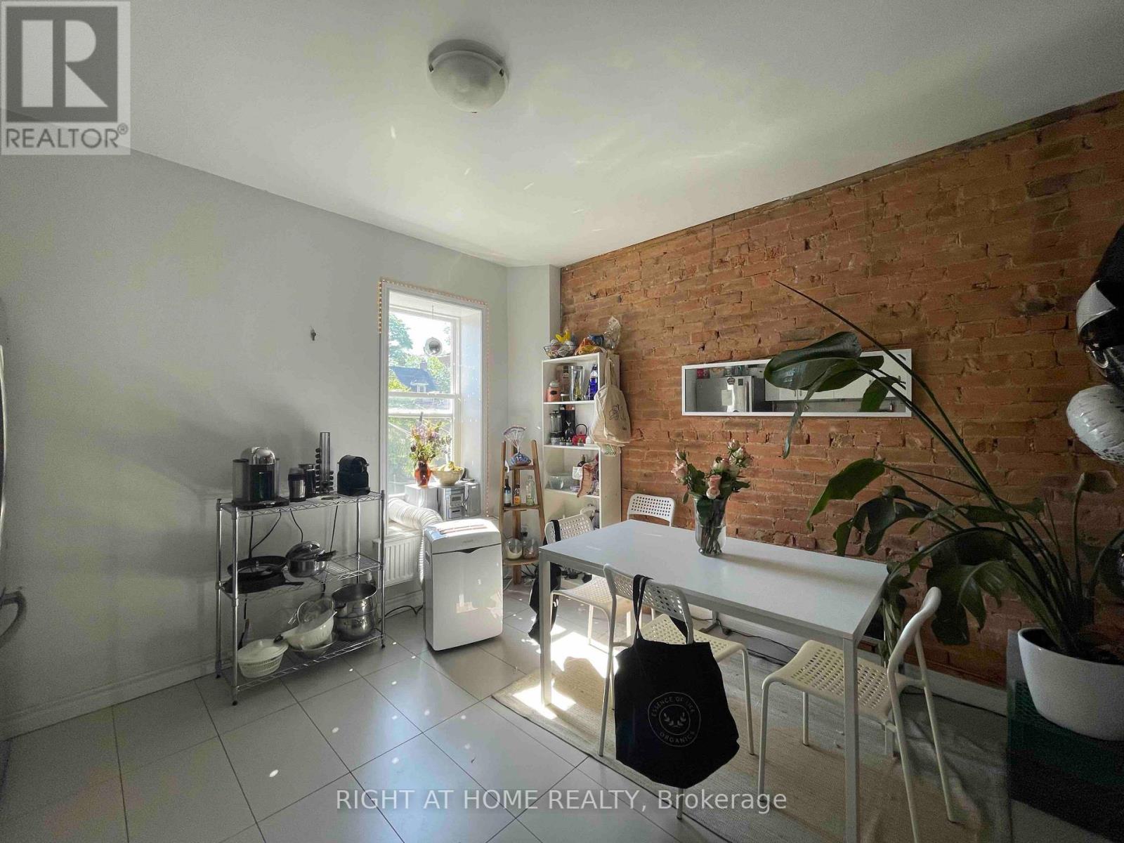 2 - 570 BATHURST STREET