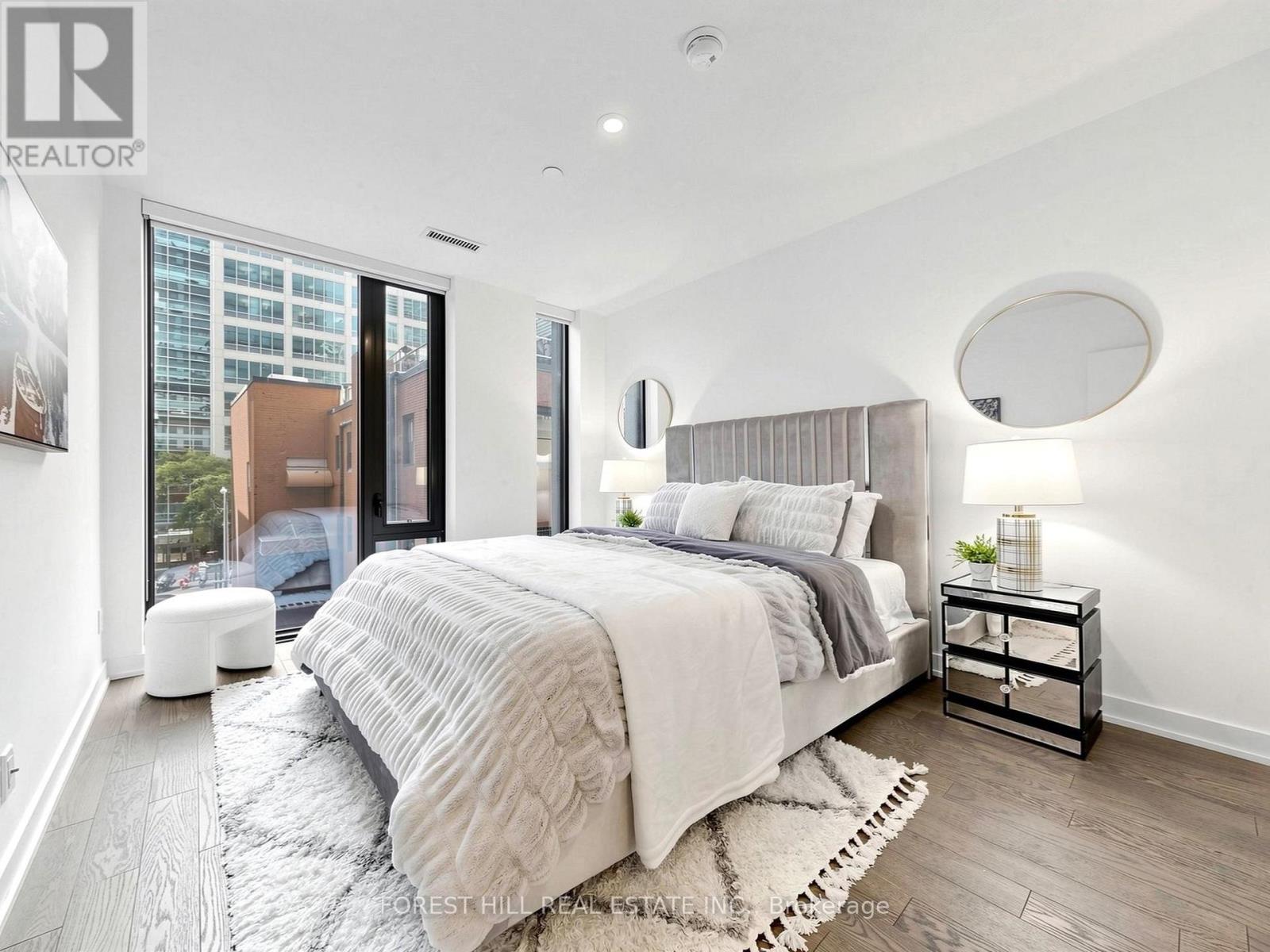 #210 25 RICHMOND STREET E - 11