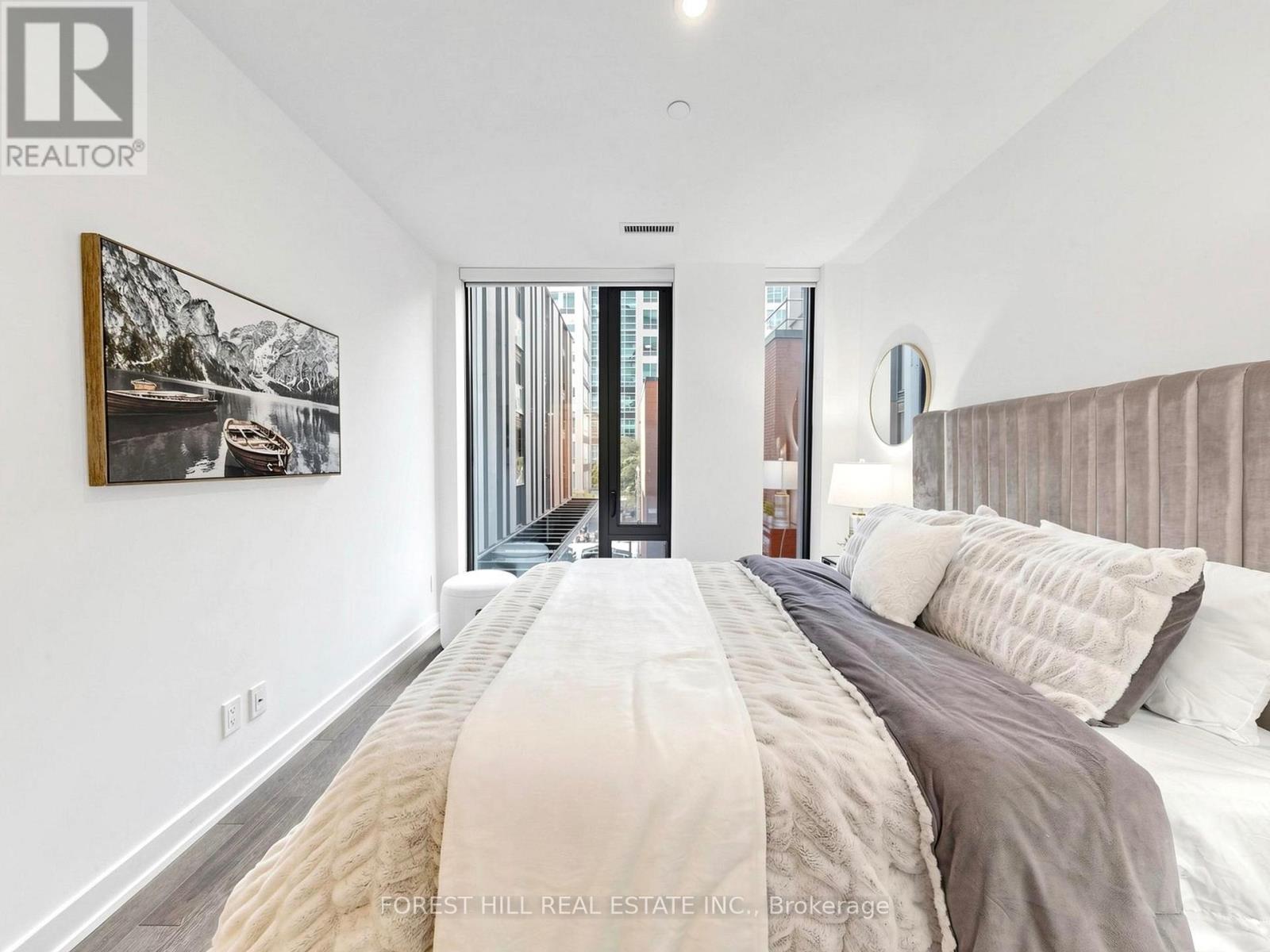 #210 25 RICHMOND STREET E - 13