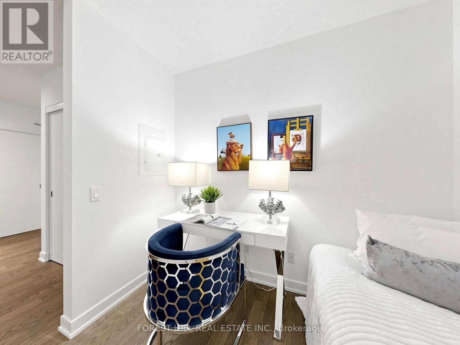 #210 25 RICHMOND STREET E - 17