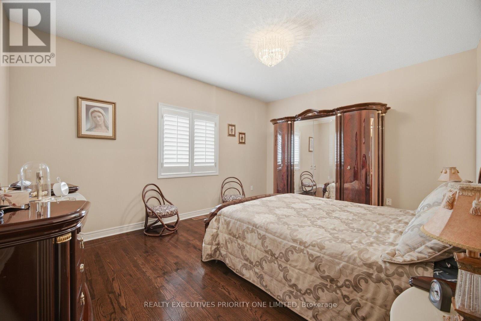 222 CAPRONI DRIVE - 19