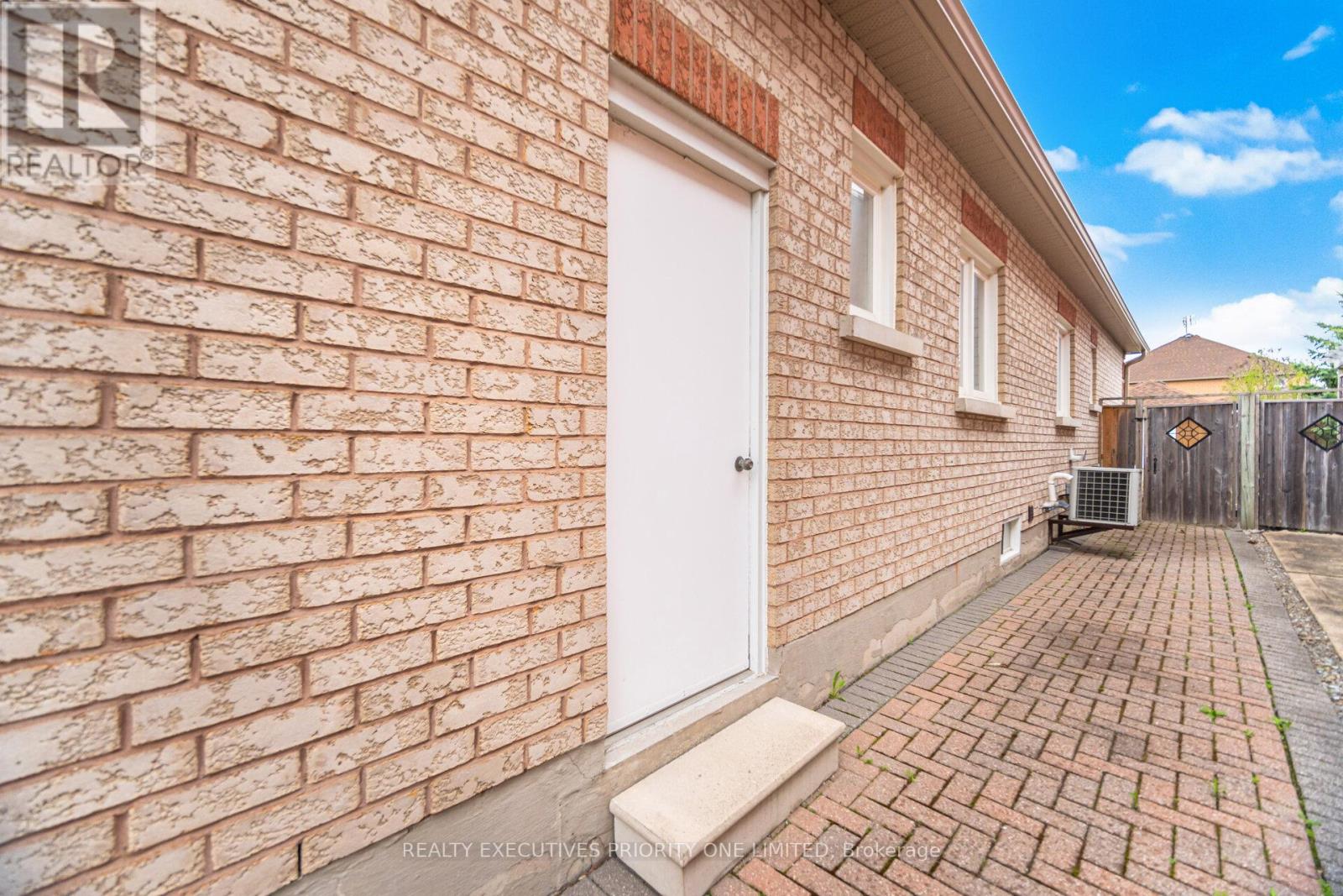 222 CAPRONI DRIVE - 31