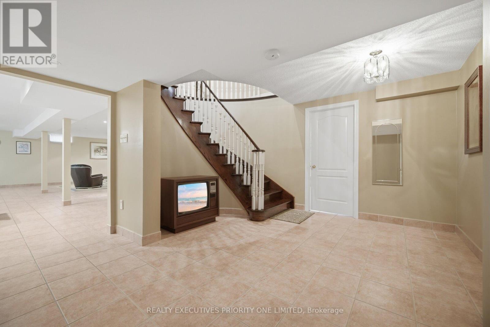 222 CAPRONI DRIVE - 32