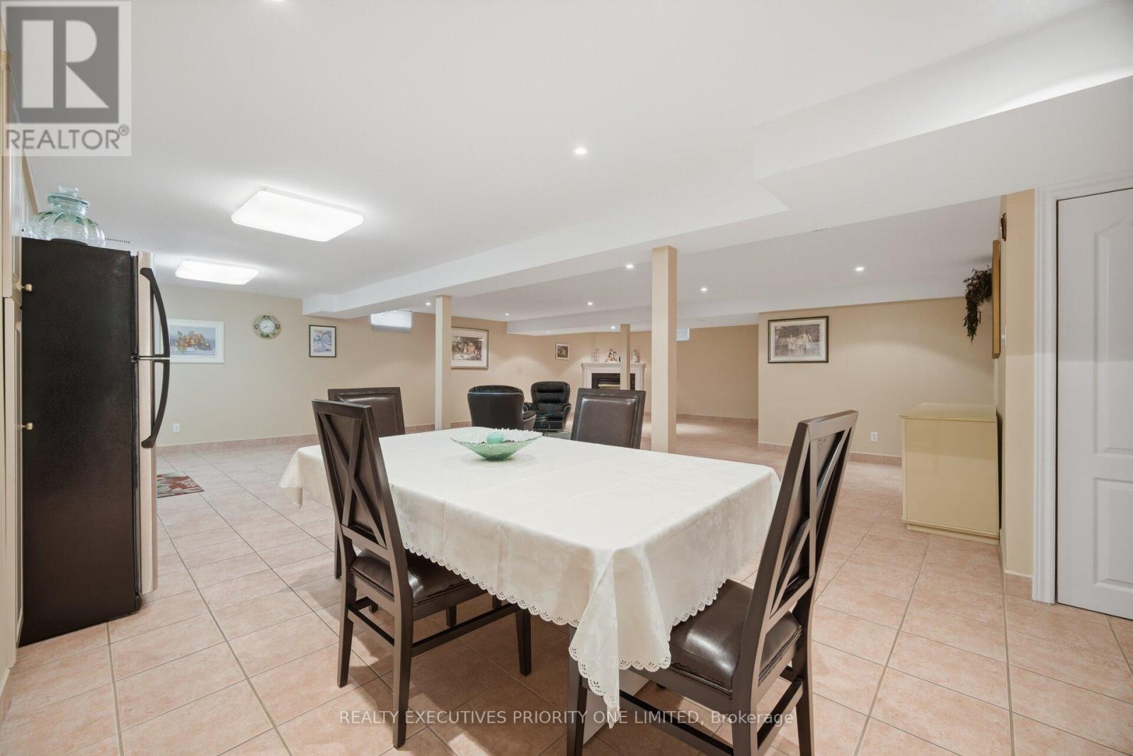 222 CAPRONI DRIVE - 33