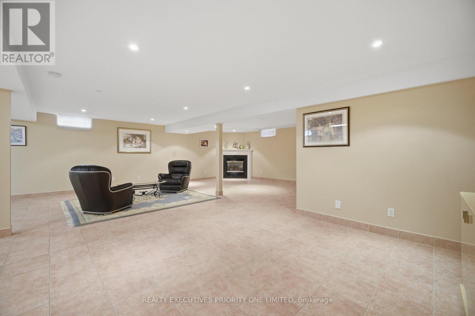 222 CAPRONI DRIVE - 36