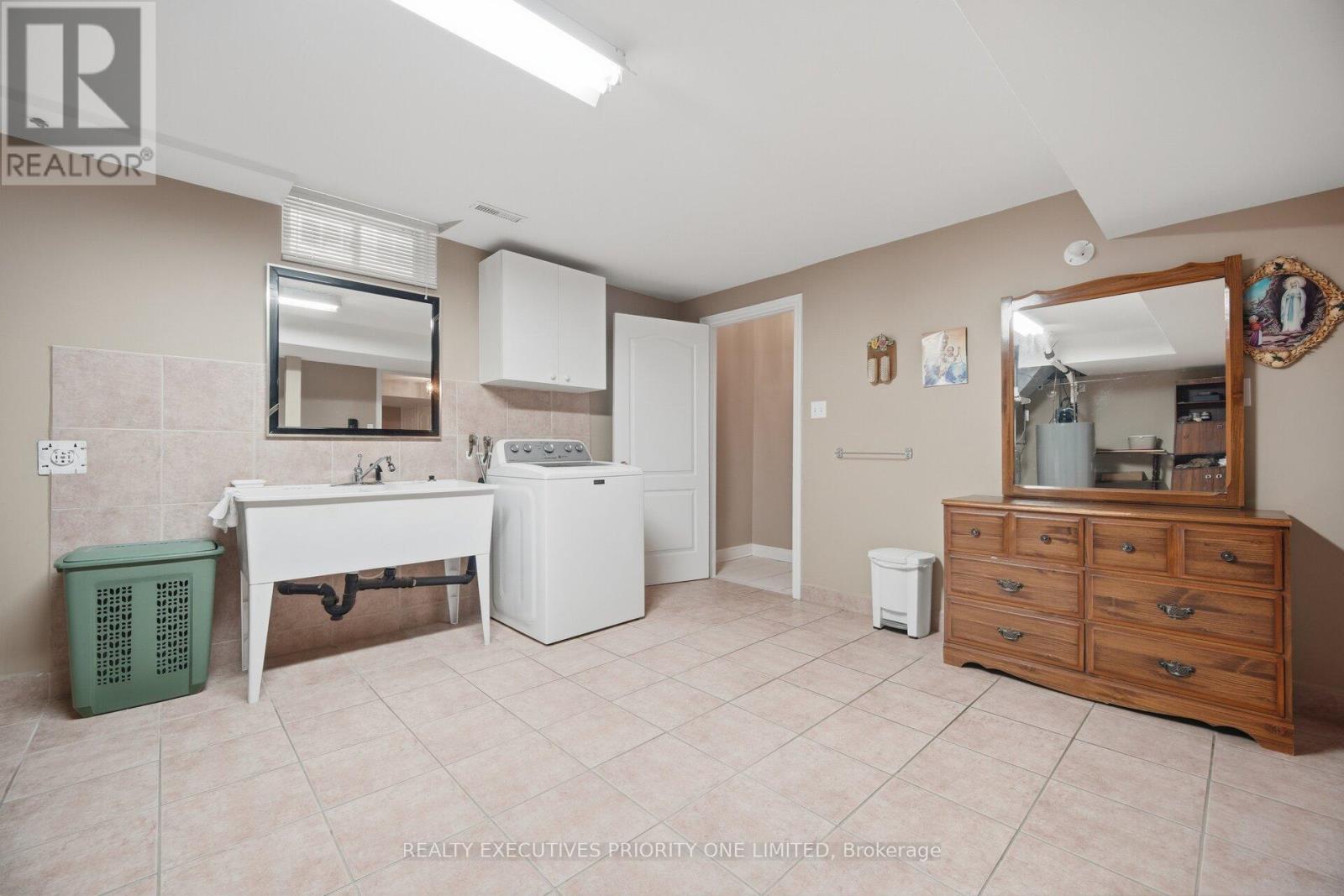 222 CAPRONI DRIVE - 41