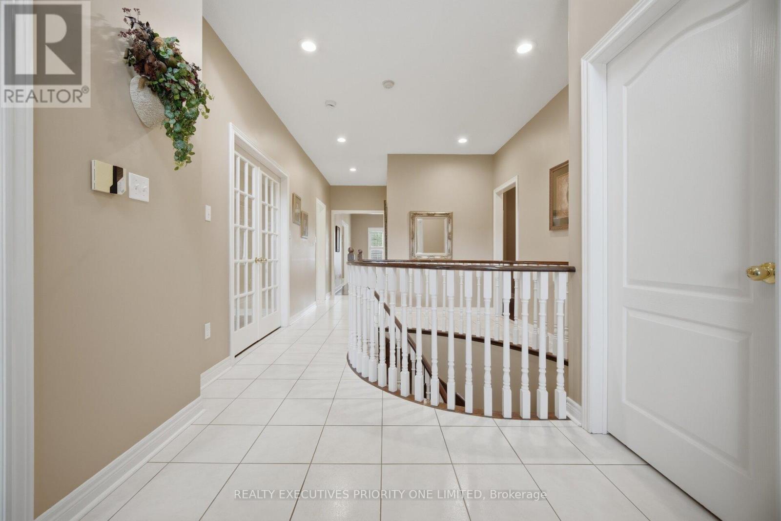 222 CAPRONI DRIVE - 6