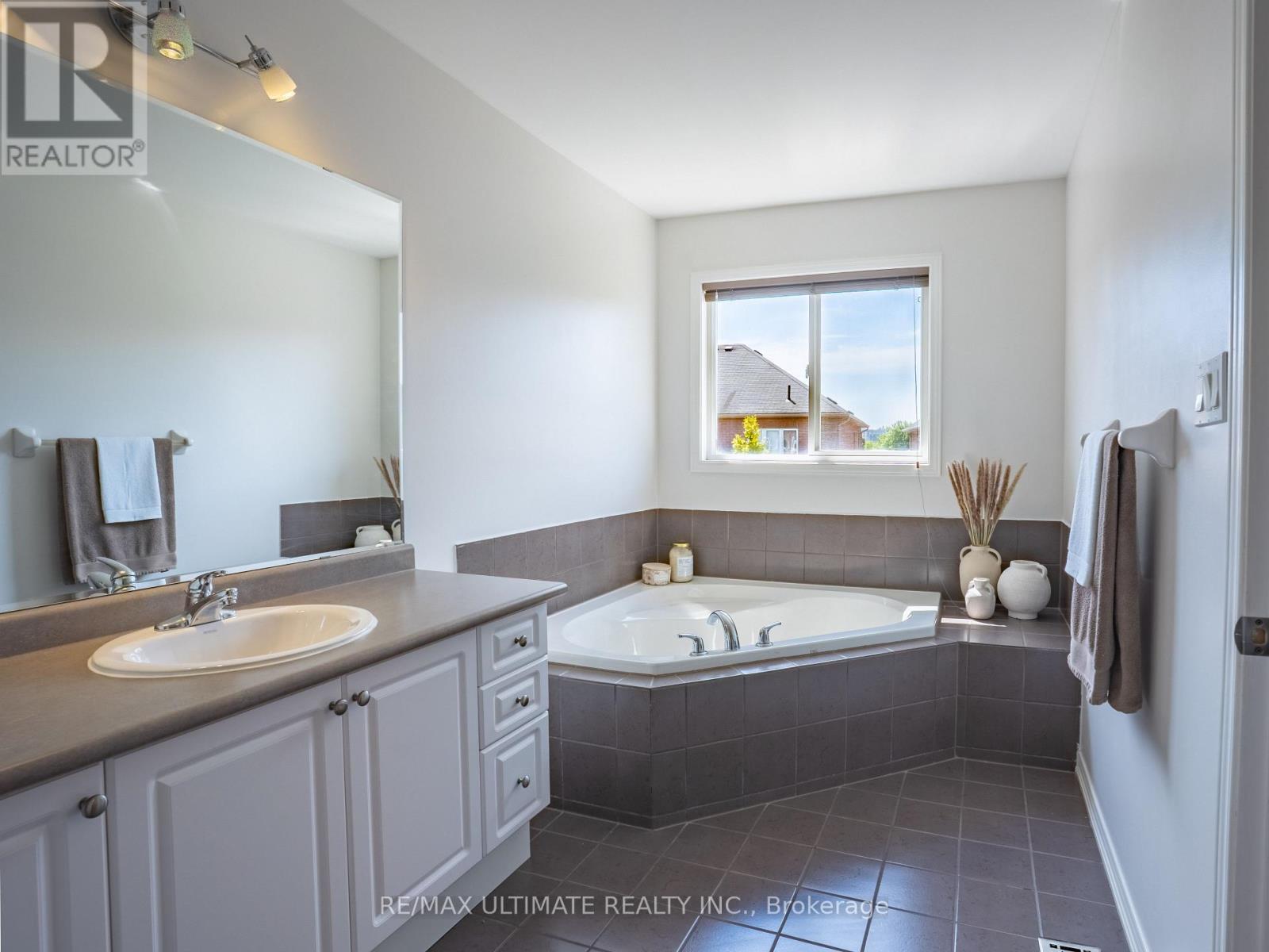 43 SHELBOURNE DRIVE - Image 19