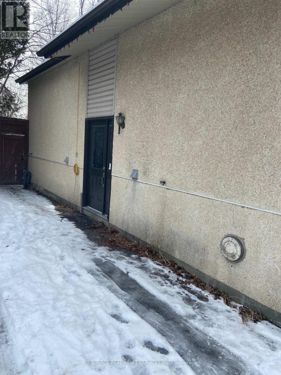 122 ROTHESAY DRIVE - 3
