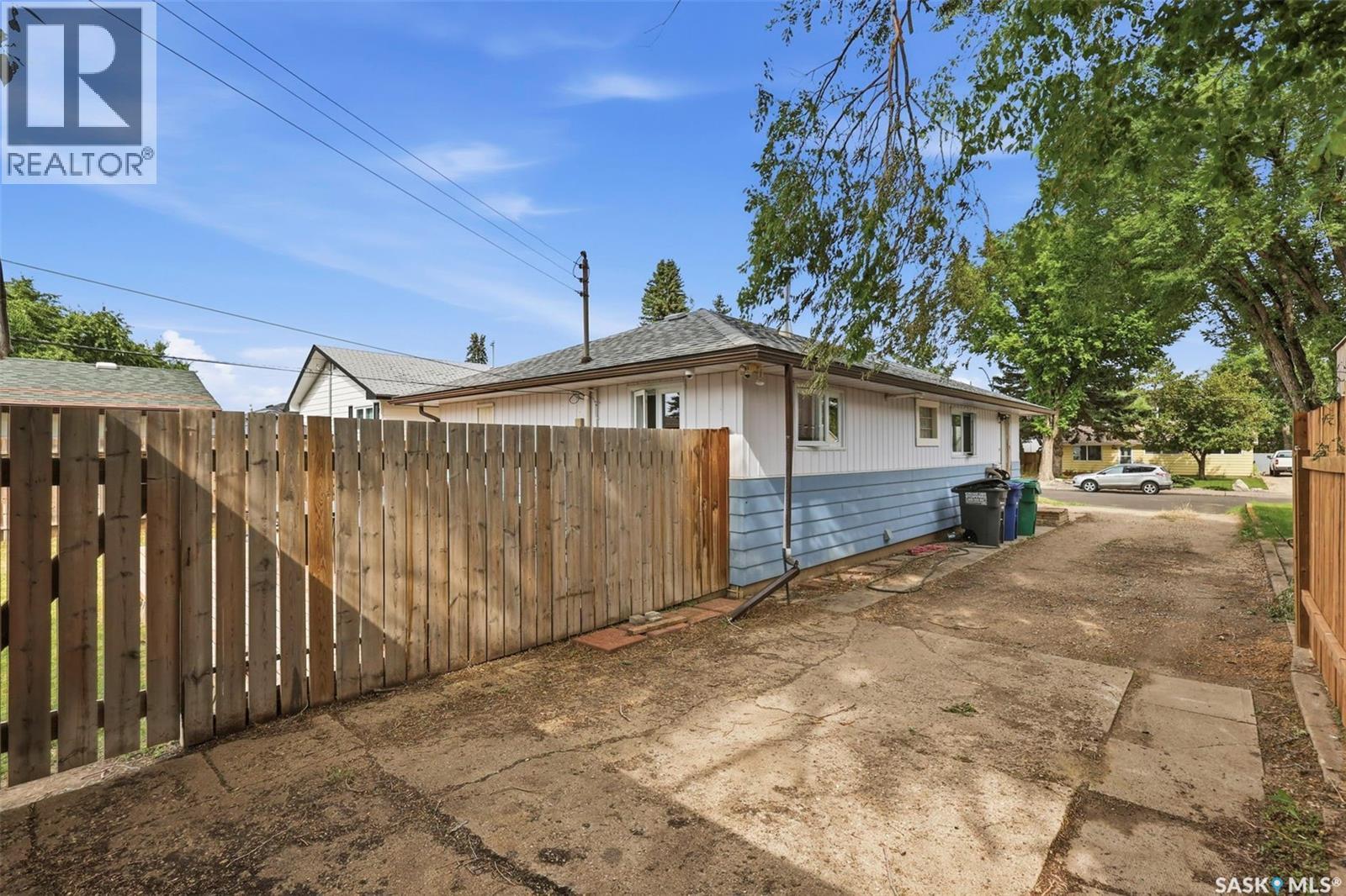 917 S AVENUE N - Image 32