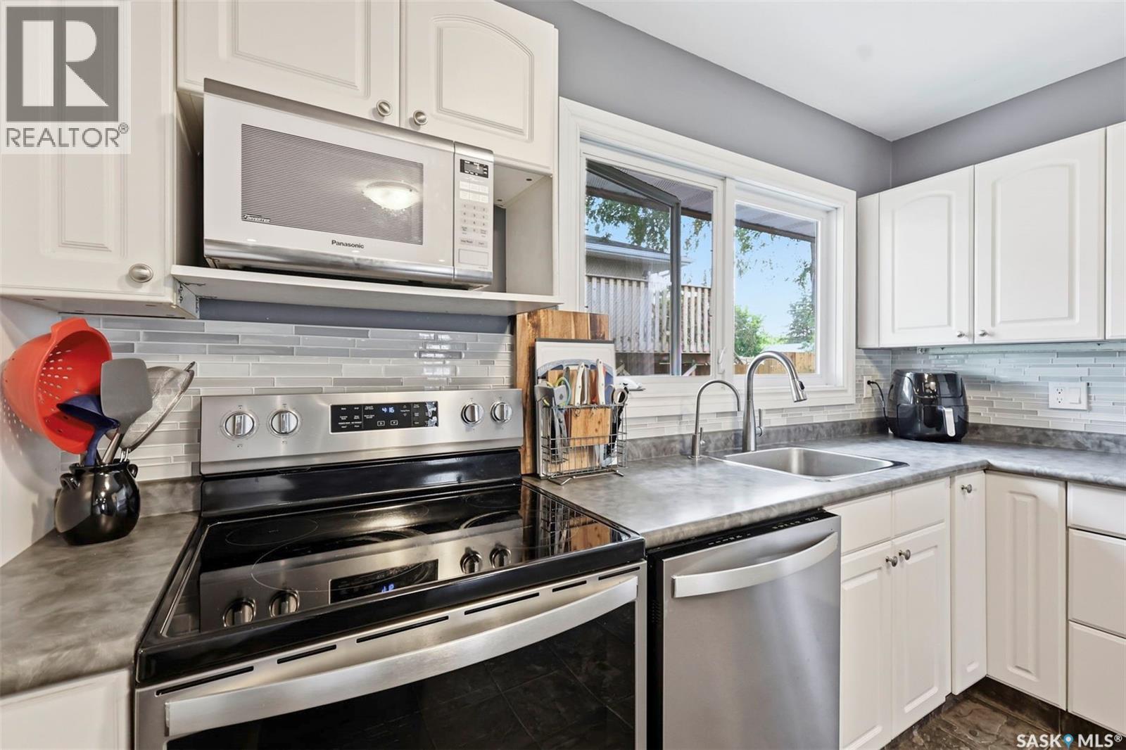 917 S AVENUE N - Image 4