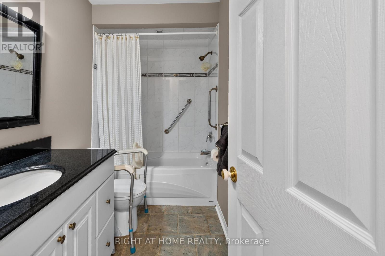 27 DYER STREET - 19