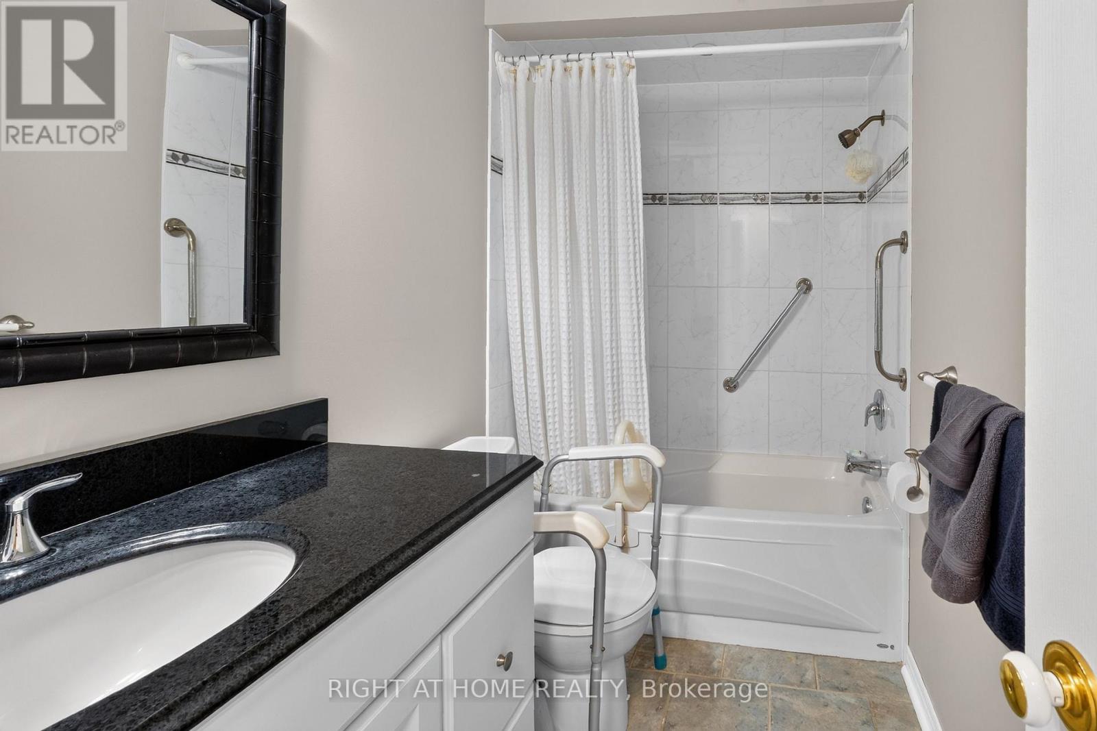 27 DYER STREET - 18