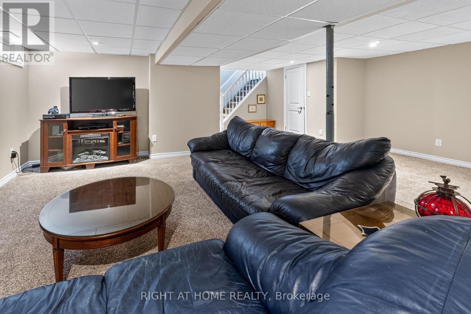 27 DYER STREET - 28
