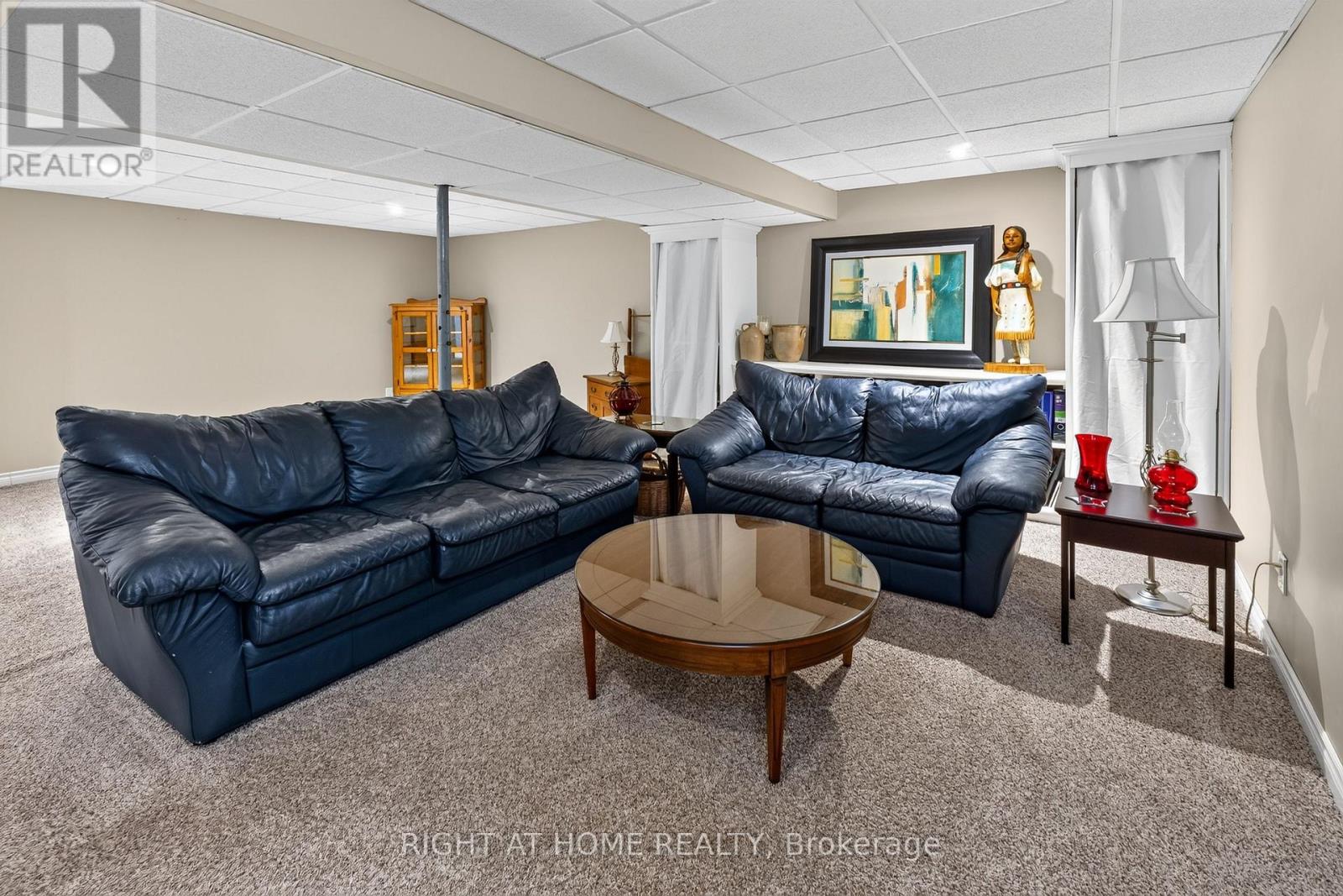 27 DYER STREET - 27