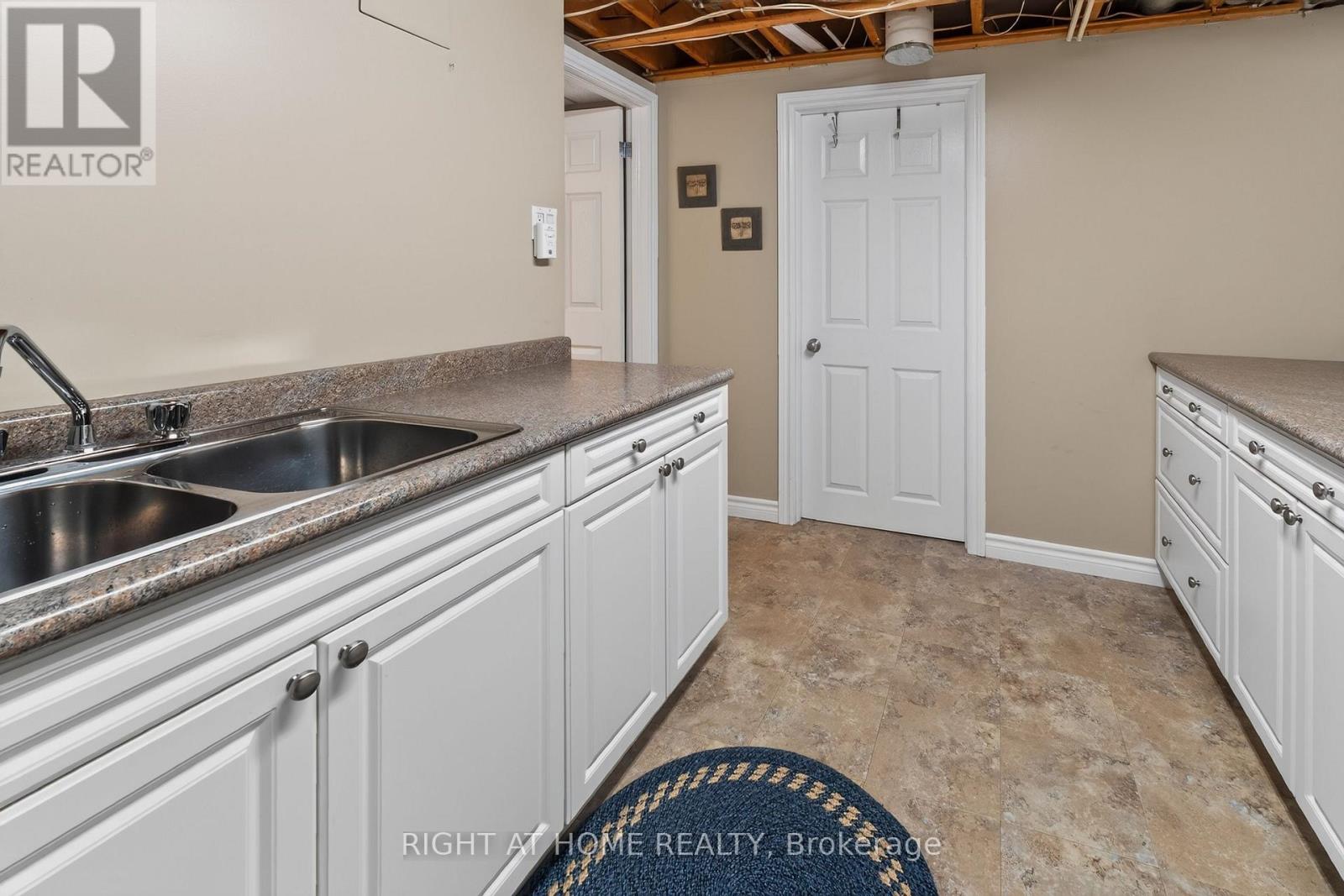 27 DYER STREET - 33