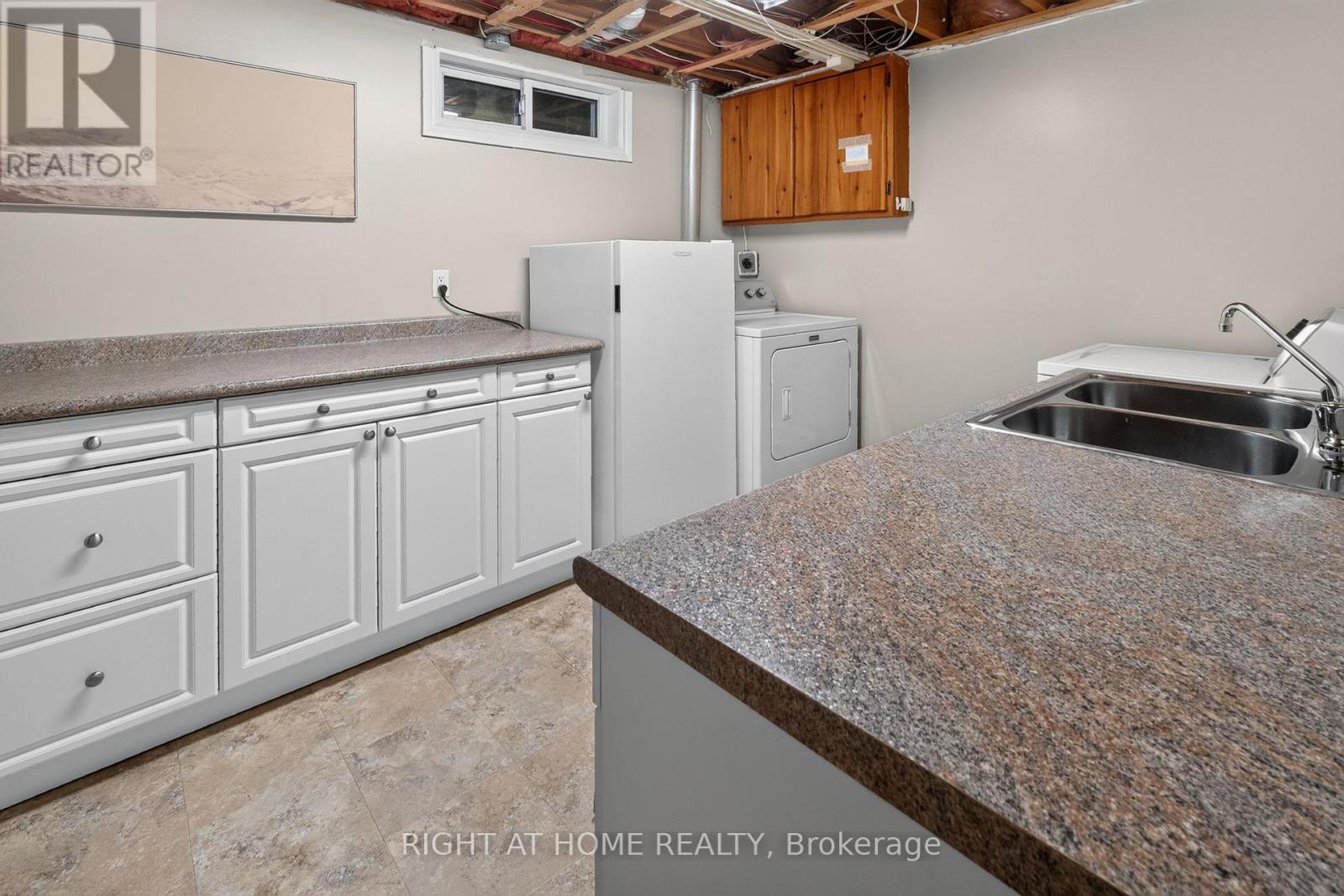27 DYER STREET - 32