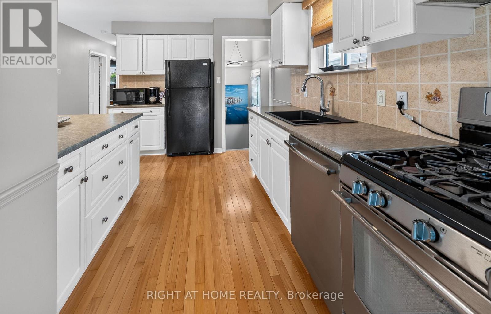 27 DYER STREET - 4